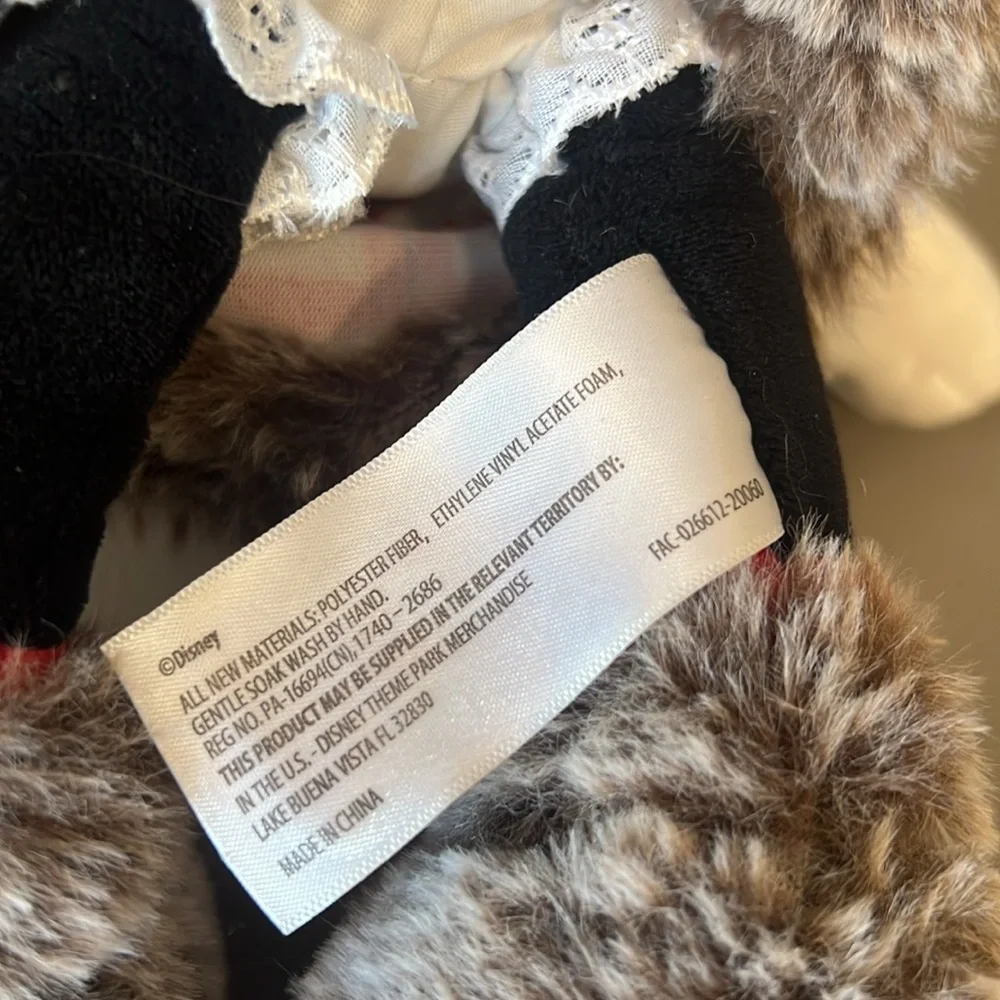 RARE Alaska Minnie Mouse Eskimo Disney Cruise Line Plushie - Picture 5 of 6